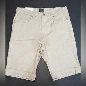H&M Men’s Flat Front Chino Shorts in Light Beige